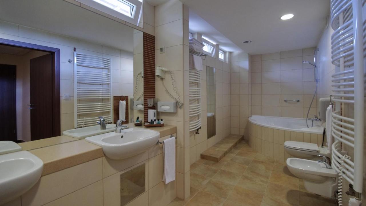Wellness Hotel ยูลา ภายนอก รูปภาพ